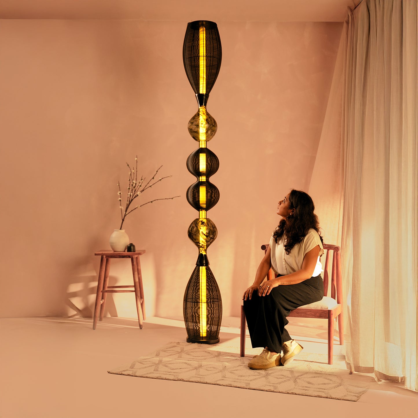 Notto Black Column Floor Lamp