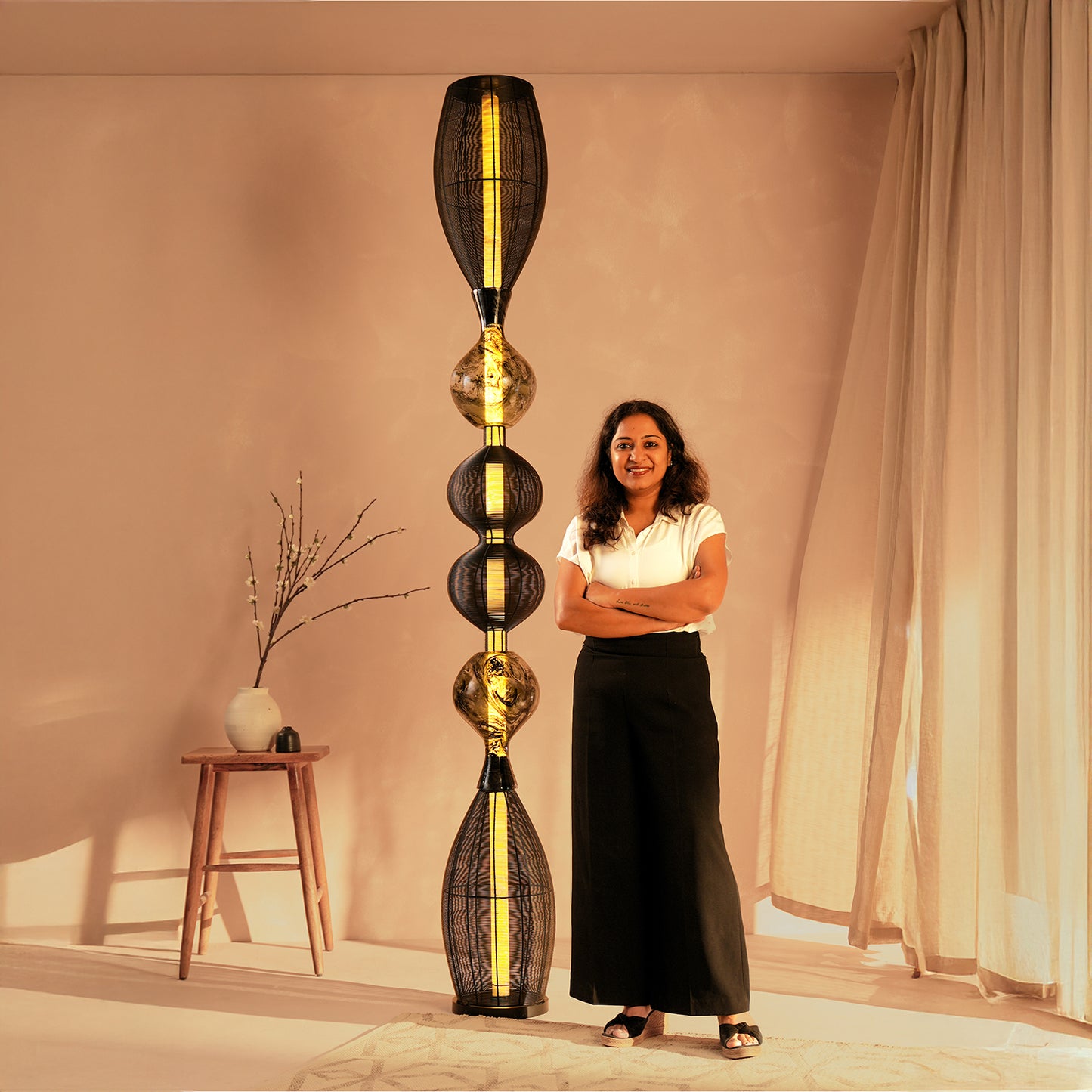 Notto Black Column Floor Lamp